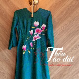 Áo dài vải gấm màu xanh lá thêu tay hoa mộc lan Áo dài thêu tay áo dài thêu hoa