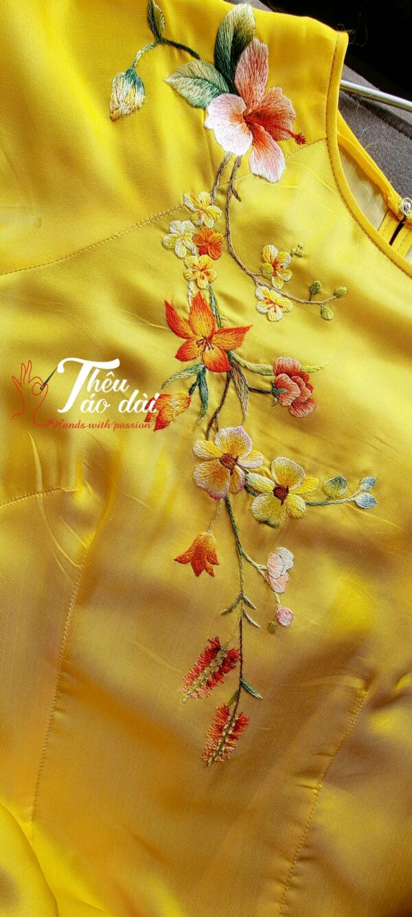 Áo dài vải lụa vàng thêu tay sắc hoa Áo dài thêu tay áo dài thêu hoa 3
