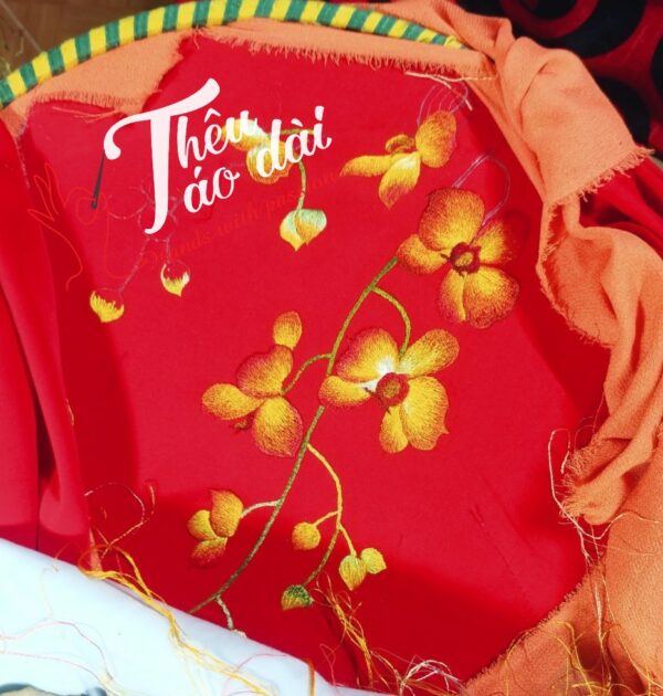 Áo dài truyền thống vải đỏ thêu tay hoa lan Áo dài thêu tay áo dài thêu hoa 4