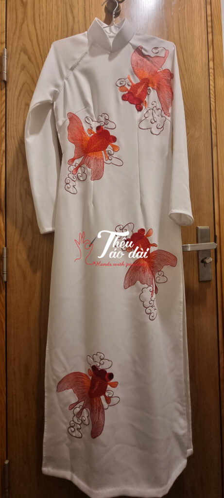 Ao-dai-ca-2-461x1024 Áo dài thêu tay cá ba đuôi đẹp 