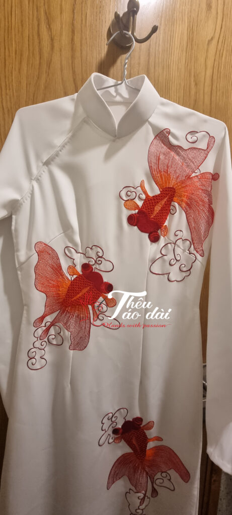 Ao-dai-ca-5-461x1024 Áo dài thêu tay cá ba đuôi đẹp 