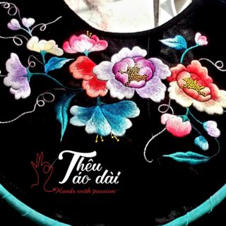 Áo dài thêu hoa đa sắc trên nền vải nhung Áo dài thêu tay áo dài thêu hoa