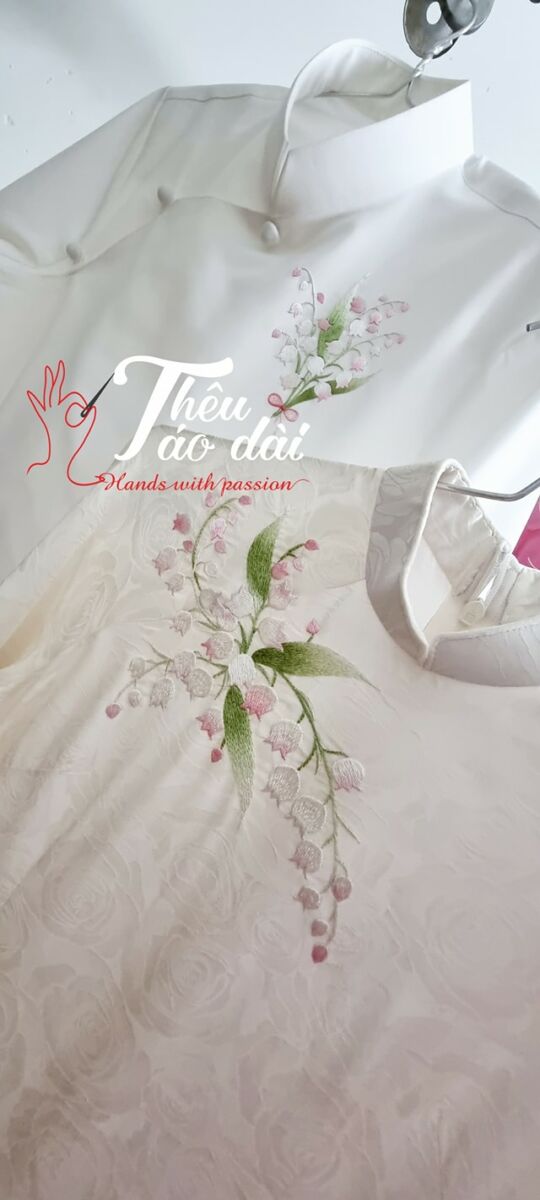 488073070_1120186316787894_7993544244091845343_n Áo dài thêu tay hoa linh lan đậm chất sáng tạo Sản xuất 