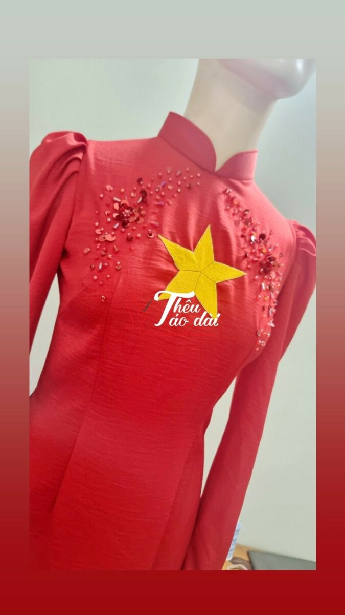 Ao-dai-do-sao-vang-4 Áo dài cờ đỏ sao vàng thêu tay cao cấp Sản xuất Ao-dai-do-sao-vang-4 Áo dài cờ đỏ sao vàng thêu tay cao cấp Sản xuất