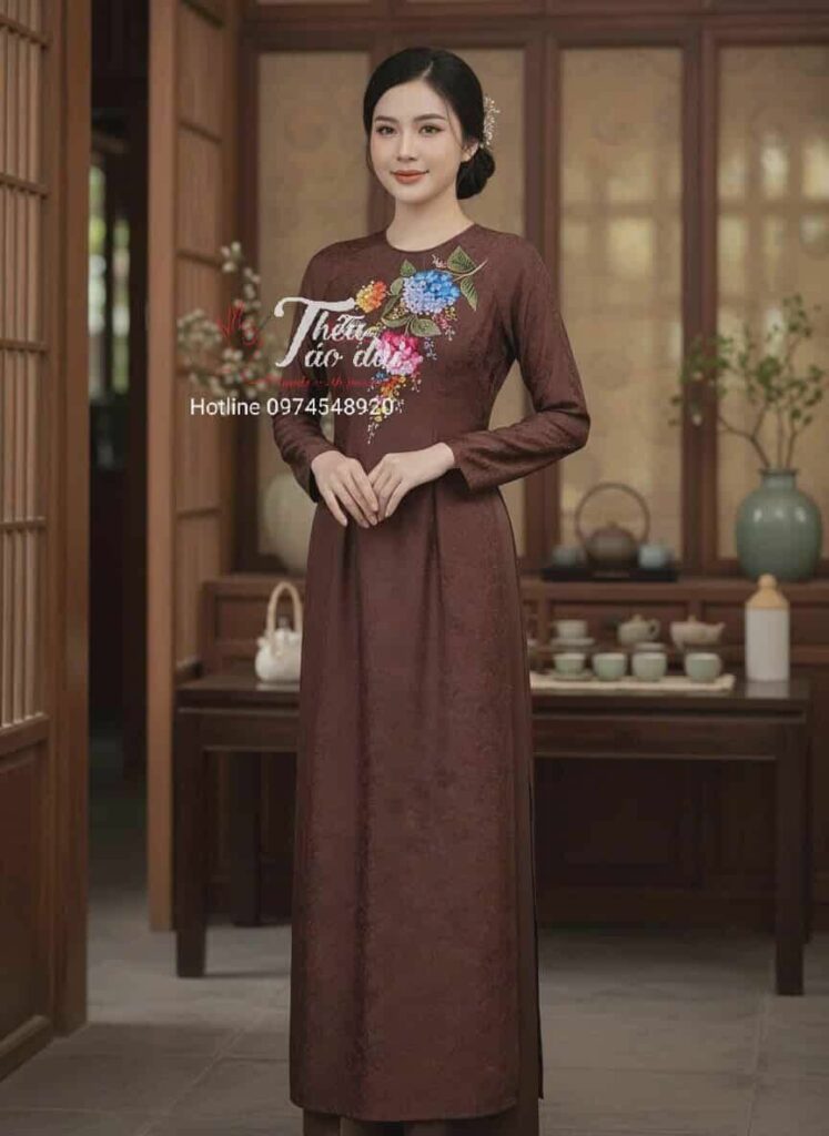 548441065_1310836357397157_6400746353413614226_n-747x1024 Top 7 mẫu áo dài thêu tay thêu hoa hút hồn Thông tin 